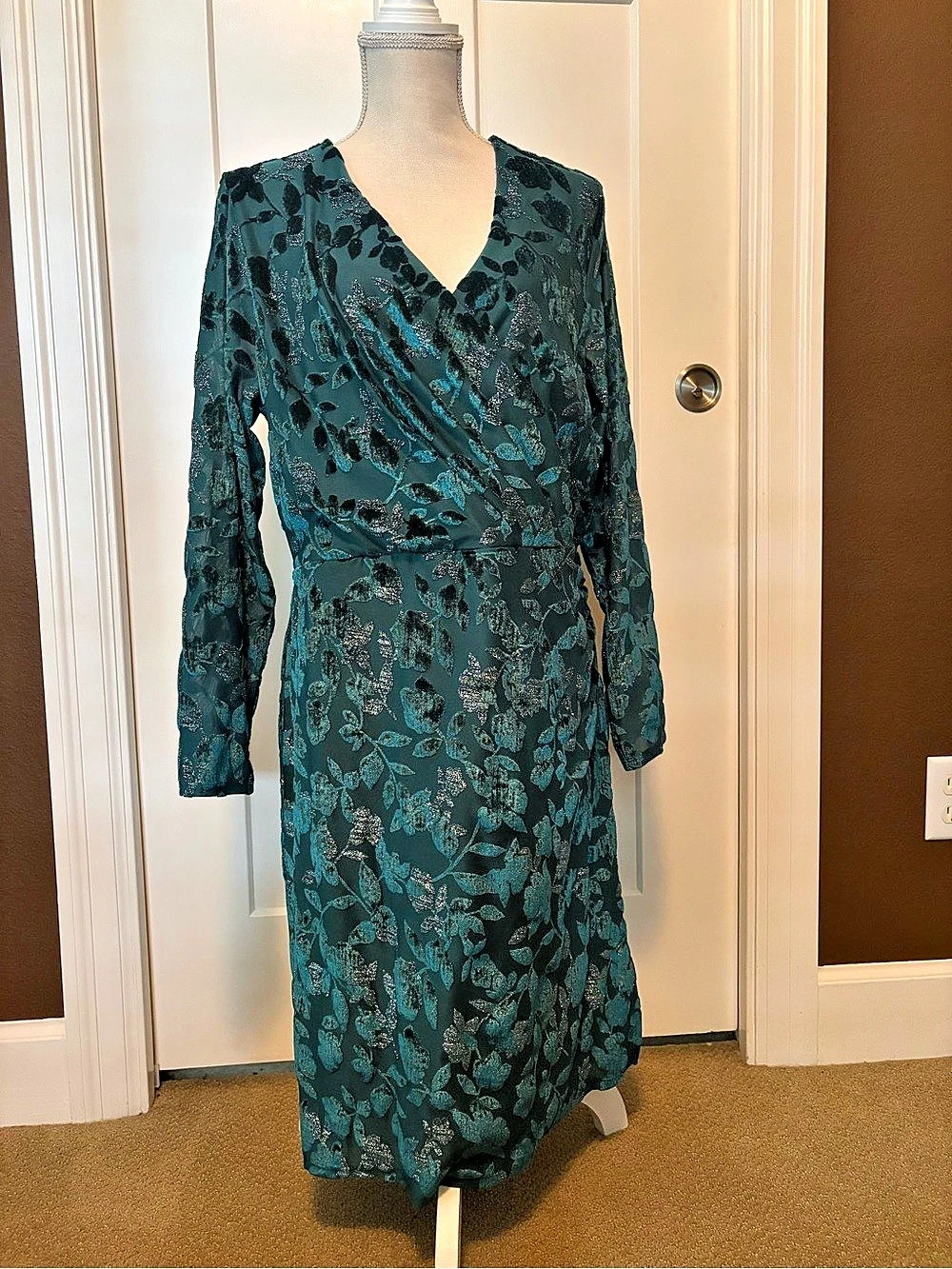 Isaac Mizrahi Live! Burnout Velvet Long Sleeve Wrap Dress! Burnout Velvet Wrap.